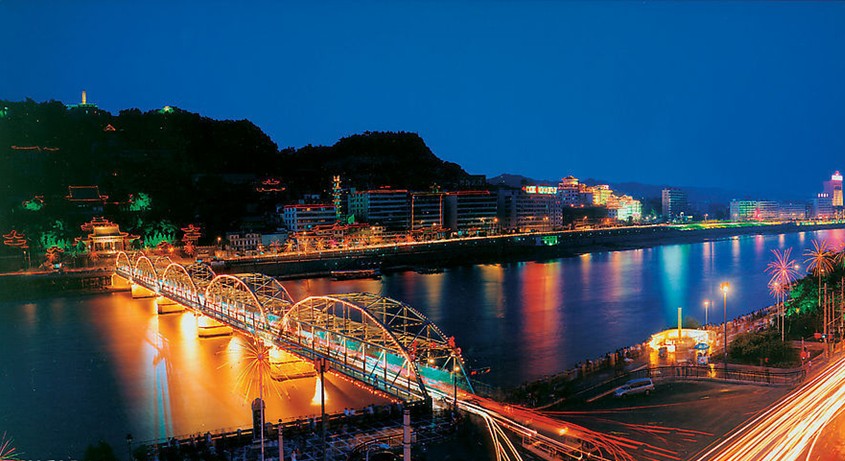 【高原赏梨花 青海观鸟节】兰州 西宁塔尔寺 贵德梨花节 青海湖鸟岛